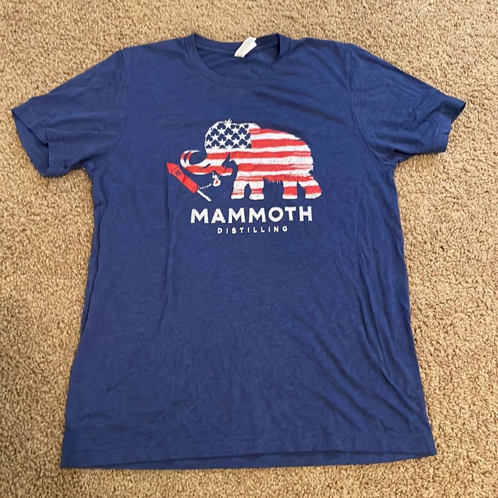 Medium - SUPER SOFT - Mammoth Distilling tshirt.  Like new!
